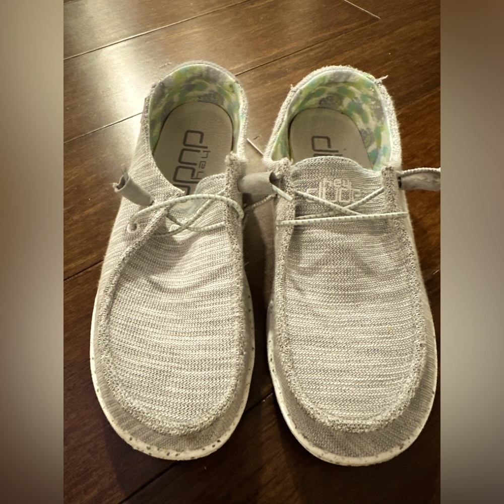 Hey Dude size 7 color: gray